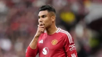 نهاية الرحلة.. مانشستر يونايتد يقرر رحيل النجم البرازيلي كاسيميرو ختام الموسم الحالي